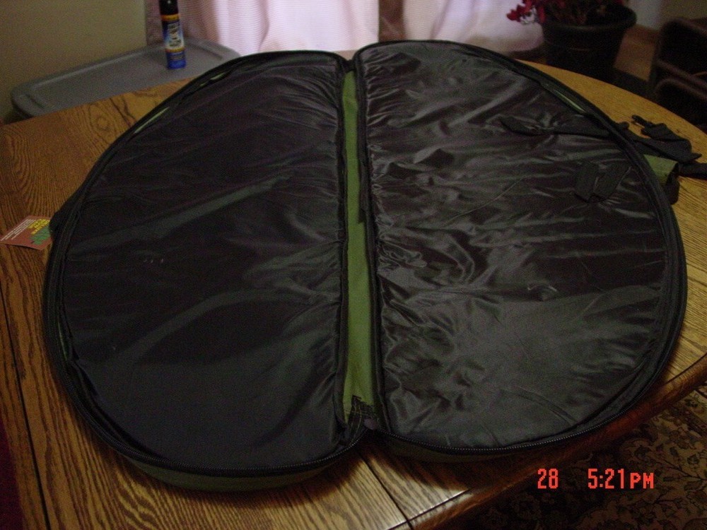 NWT Green Soft Side Bow Case by Strike Zone