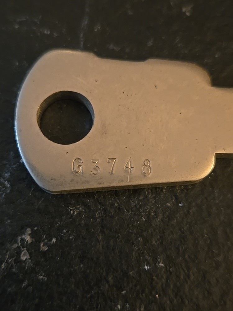 GREENWALD SENTINEL KEY CODED G3748 (3D5)