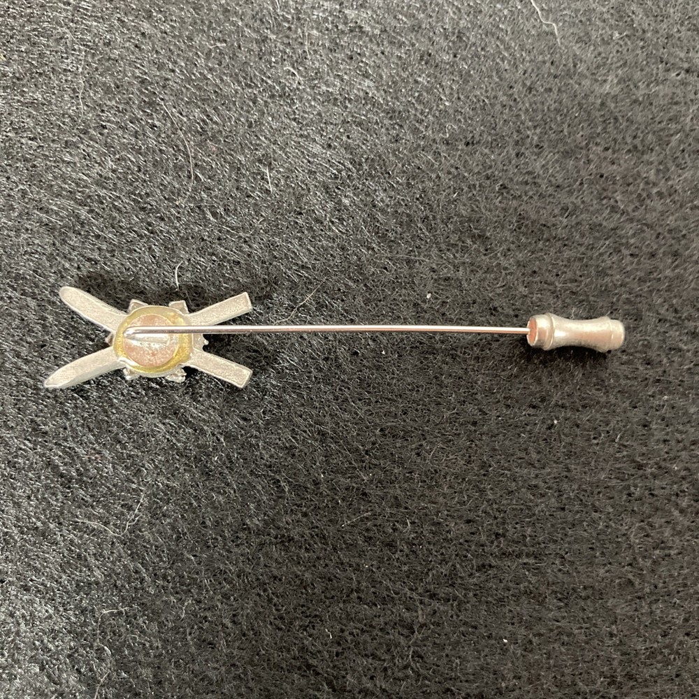 Skis With Snow Flake Hat Pin