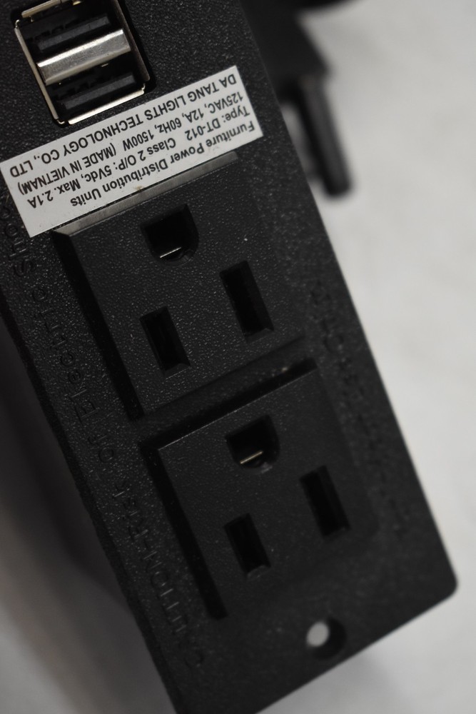 Datang Lights Technology 2 Outlets 2 USB & 1 USB-C DT-012 Power Distribution
