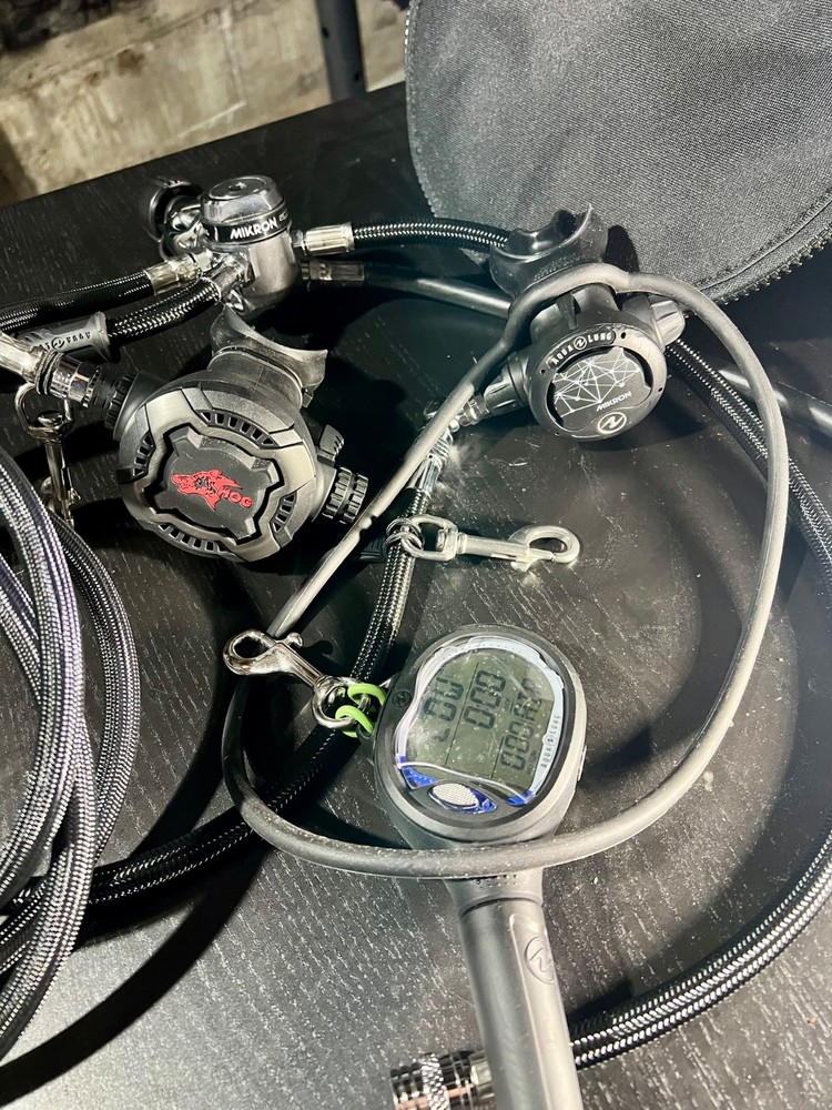 Aqual Lung Mikron w/ HOG Octo Regulators