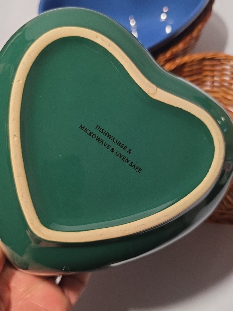 Three Heart Shaped Ceramic Stackable Bowls In Wicker Baskets Blue Green Red