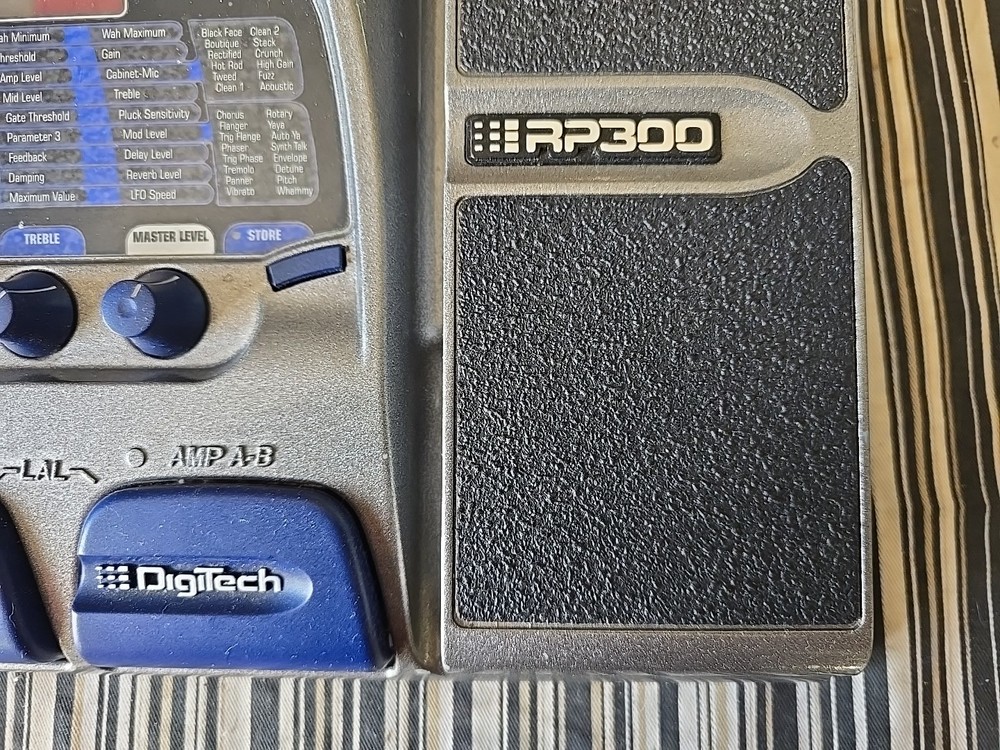 DigiTech RP300 Guitar Processor Multi-Effects Pedal =FOR PARTS/BROKEN= (READ)