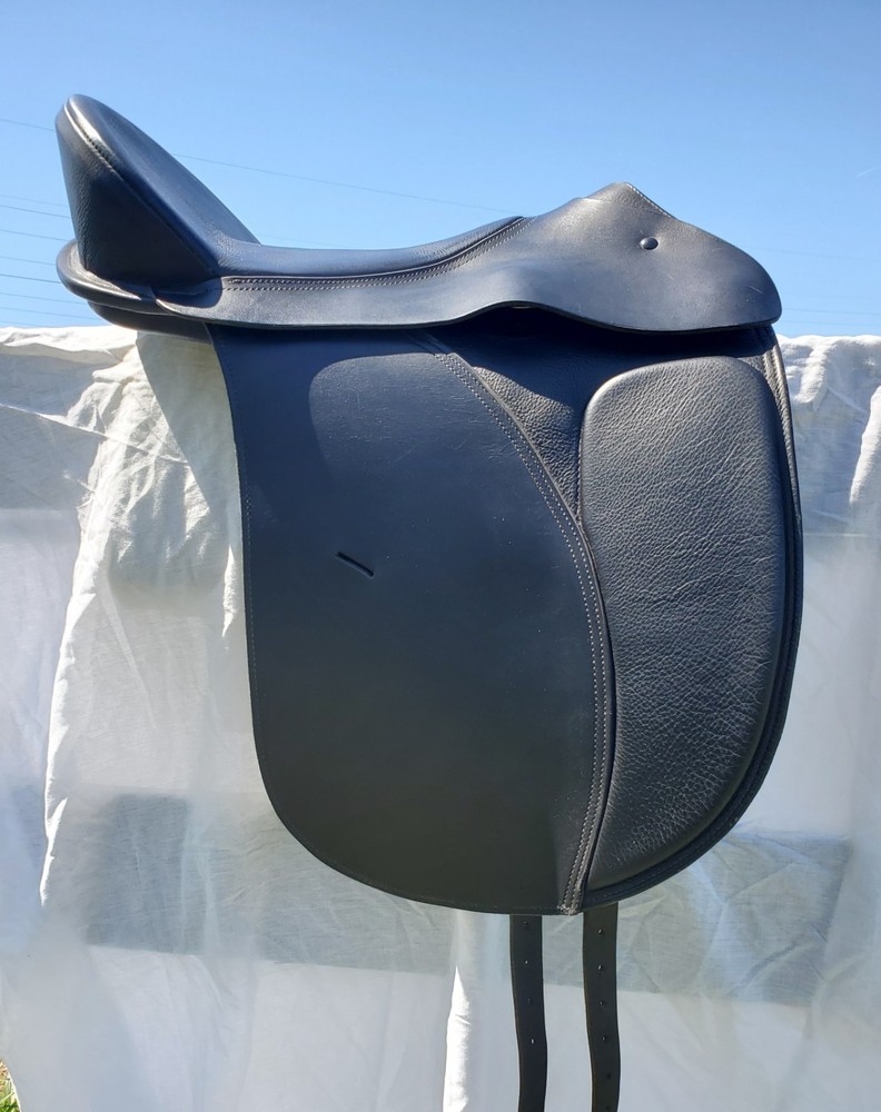 Ansur Classic Treeless Saddle Black Leather 17"