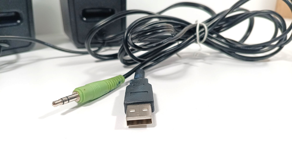 Amazon Basics A100 Multimedia Speakers Set Black