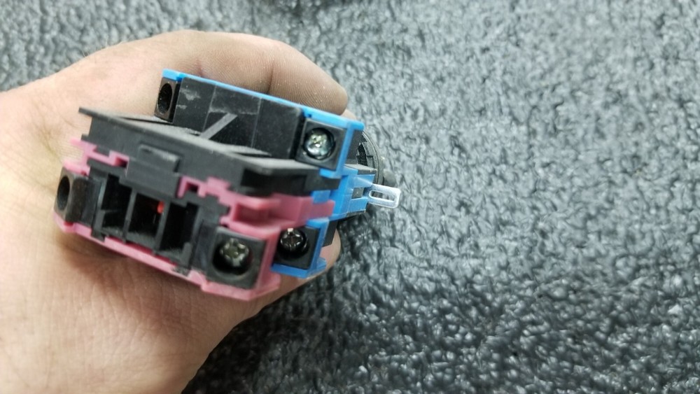 IDEC HW1S-3JTF21N1 NOS 3 Position Selector Switch