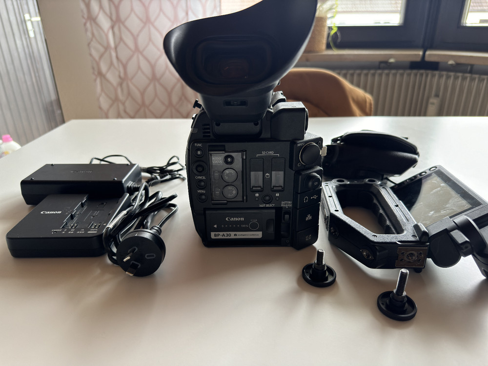 Canon EOS C200 Cinema Camera (EF-Mount)