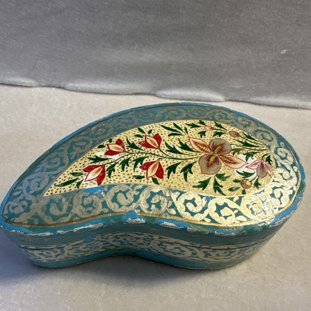 Vintage Beautiful  Paper Mache Hand Painted Box