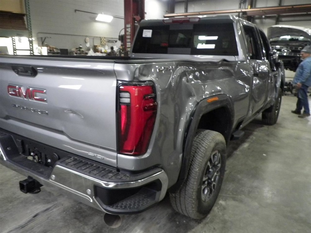 2026 Sierra 2500 SLT Air Shutter