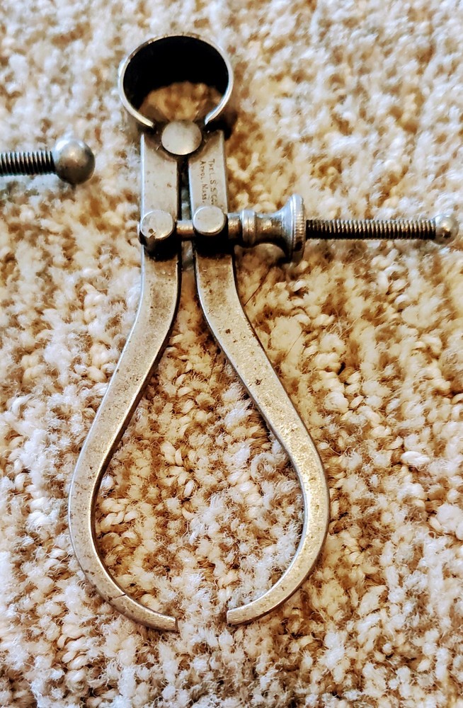 🗽 VINTAGE CALIPER SET OF 2