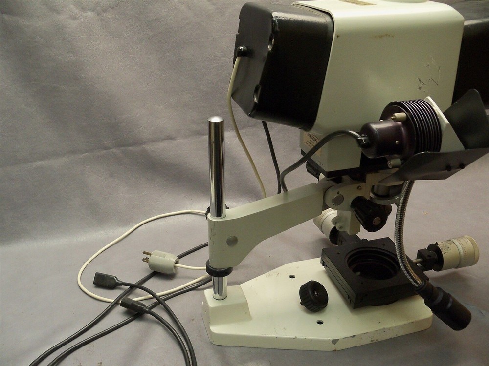 Dynascope 4950 Microscope 110V 60HZ - Missing Main Light Source