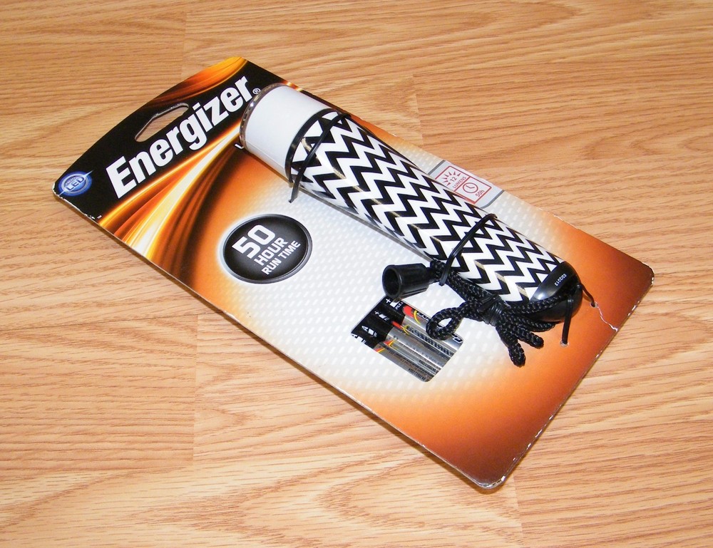 Genuine Energizer 50 Hour Run Time Black / White Pattern LED Flashlight **NEW**