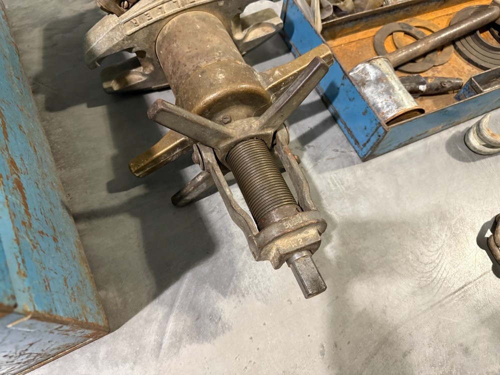 Mueller B-100 Drilling Main Water Line Tapping Pipe Tapper