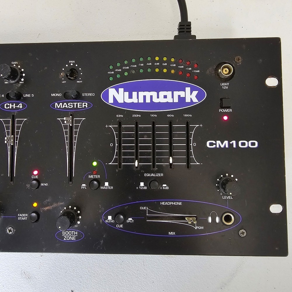Numark CM100 4-Channel Rackmount Mixer – Working, Missing Fader Caps