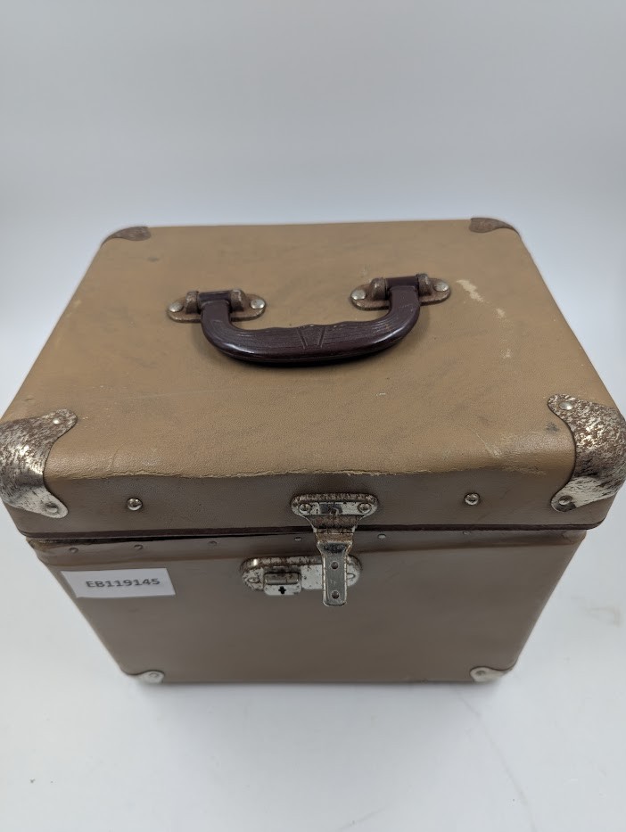 Eumig Wien Type P8 Projector - Tested Power On/Of