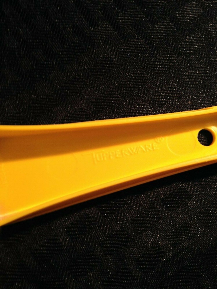 Vintage Tupperware 1 Quart Yellow plastic Strainer Colander 8" Wide