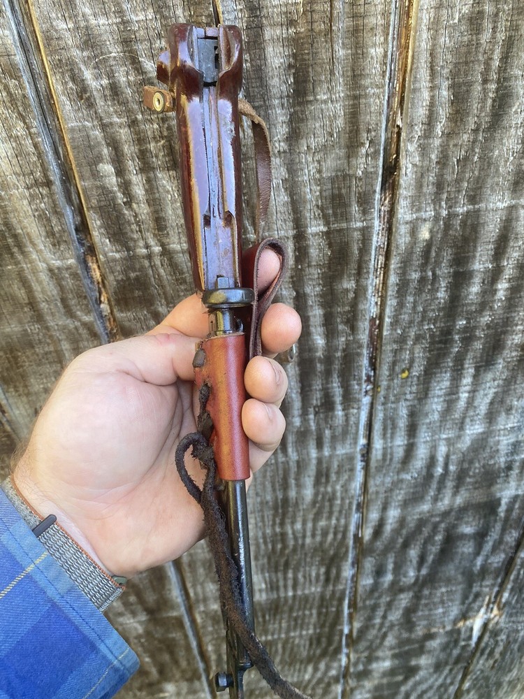 Russian/ Soviet/Romanian bayonet Leather Frog