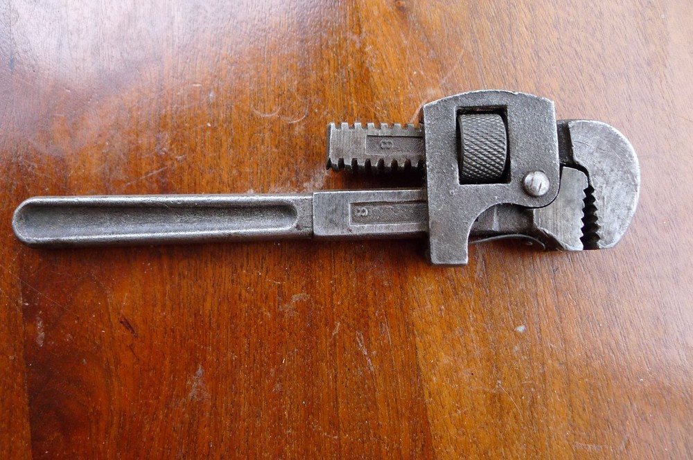 VTG PEXTO 8" PIPE WRENCH