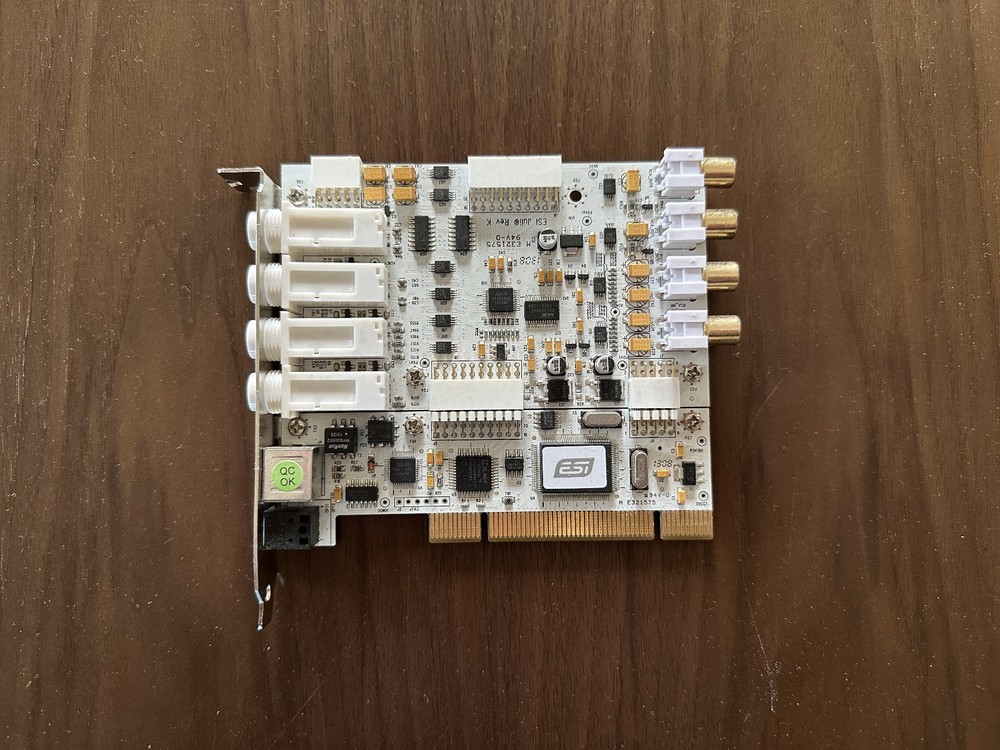 ESI Juli@ 24-bit 192kHz 4x4 Reference Audio Interface with Swappable I/O Socket