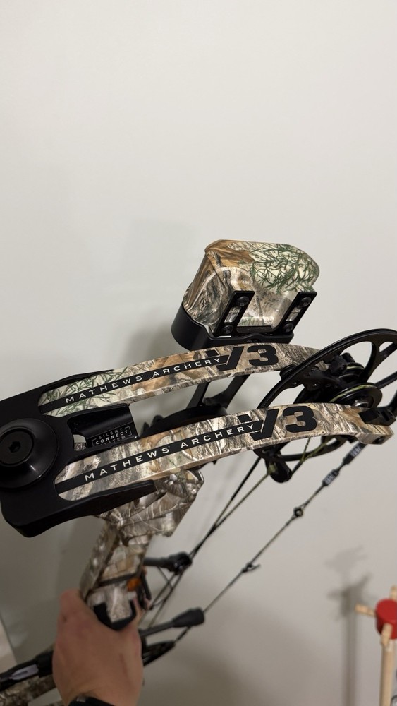 Mathews V3 27 RH Compound Bow Package