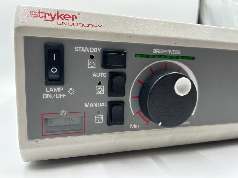 Stryker 220-180-000 Q5000 Light Source