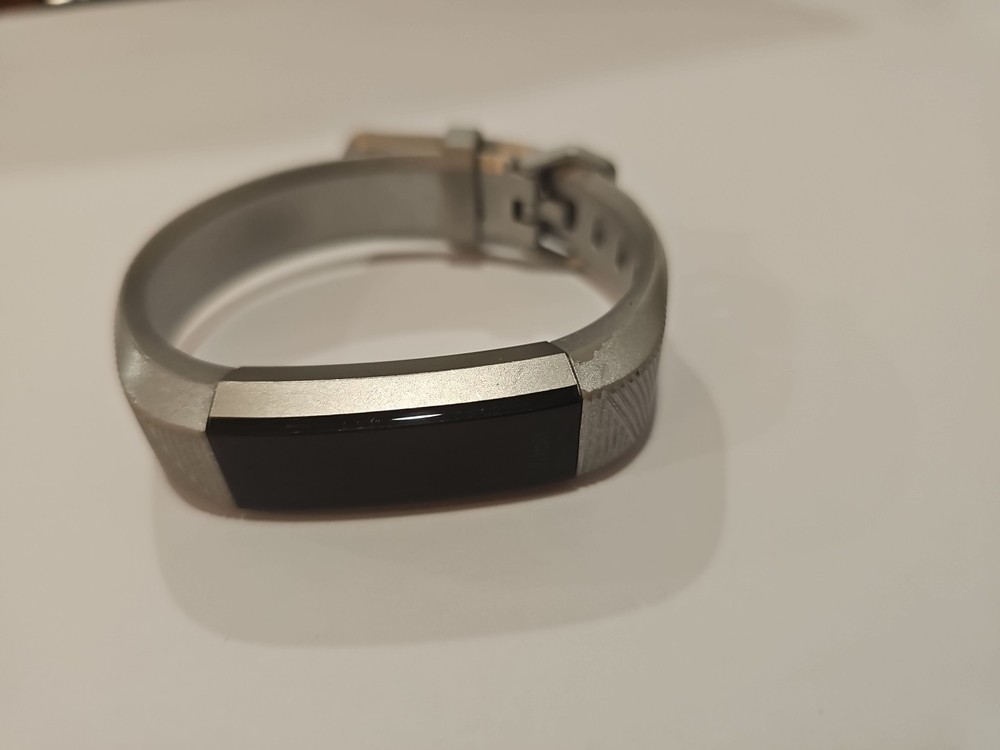 Fitbit Alta HR Activity Tracker FB408 Silver Small Band No Charger Working