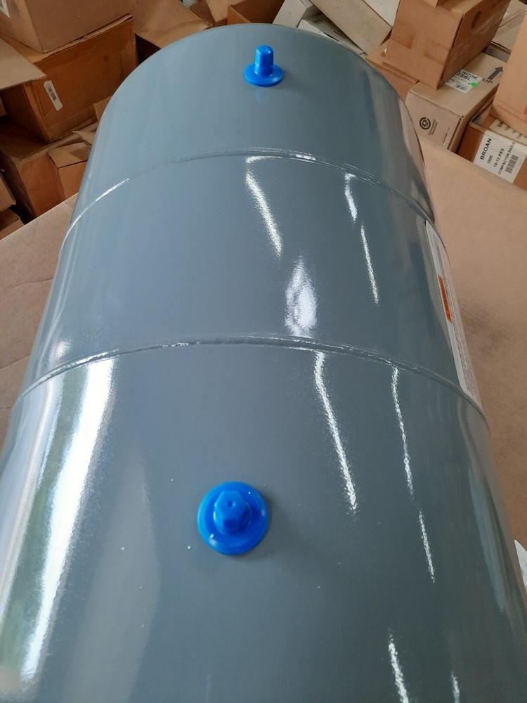 AMTROL 20 GALLON HORIZONTAL STORAGE TANK - 125 PSI