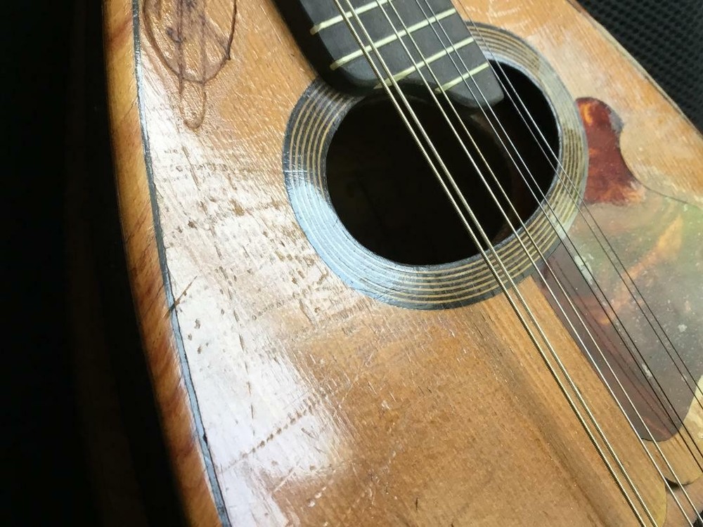 Mandolin Gela's 1928 Natural Bowl Back Made in Paris with Hard Case