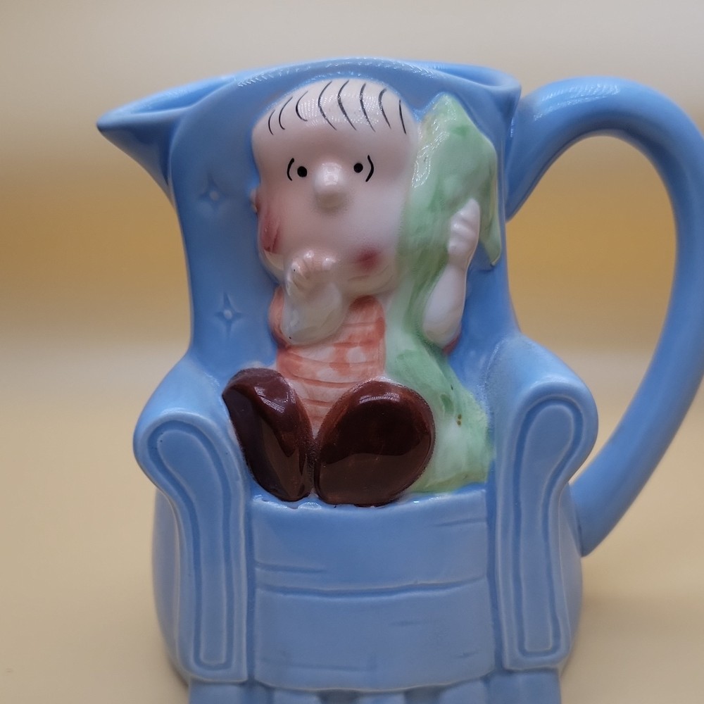 United Feature Syndicate Peanuts Linus Ceramic Novelty Blue Pitcher