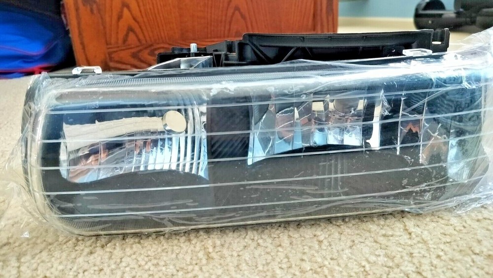 Chevrolet Silverado 2000 - Left Side Headlight CV10083-H **New Without Box**