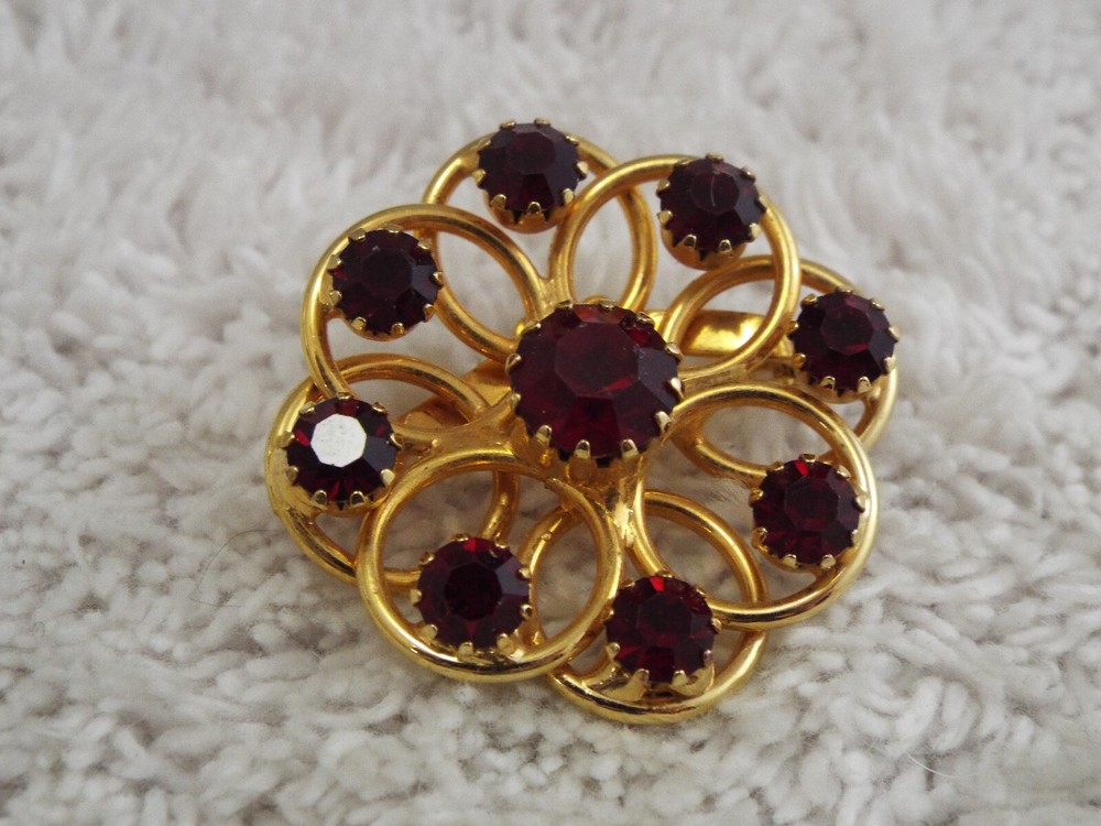 Goldtone Red Rhinestone Pin (D66)