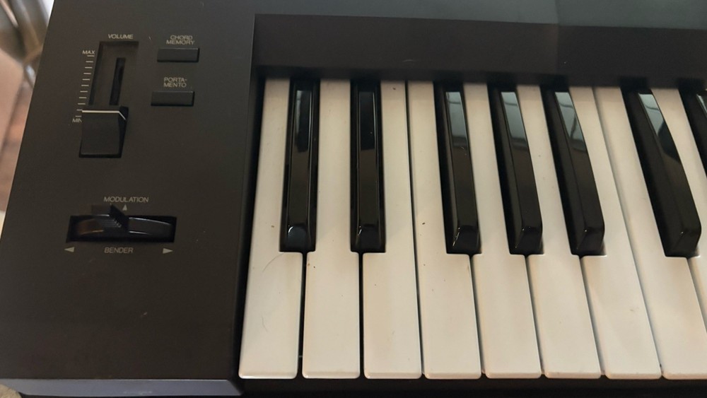 Roland HS-80 Synth Plus 80 Super Clean Tested Works Great