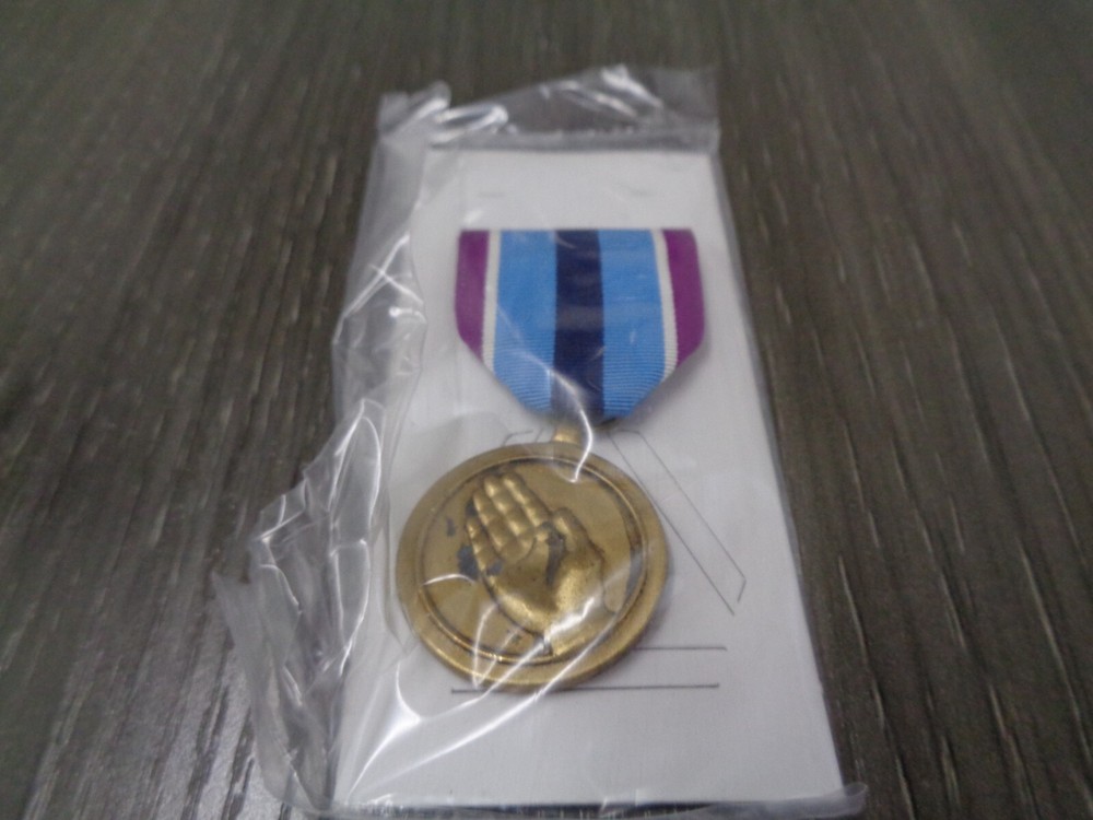 HUMANITARIAN SERVICE MEDAL BOX SET US ARMED FORCES NOS