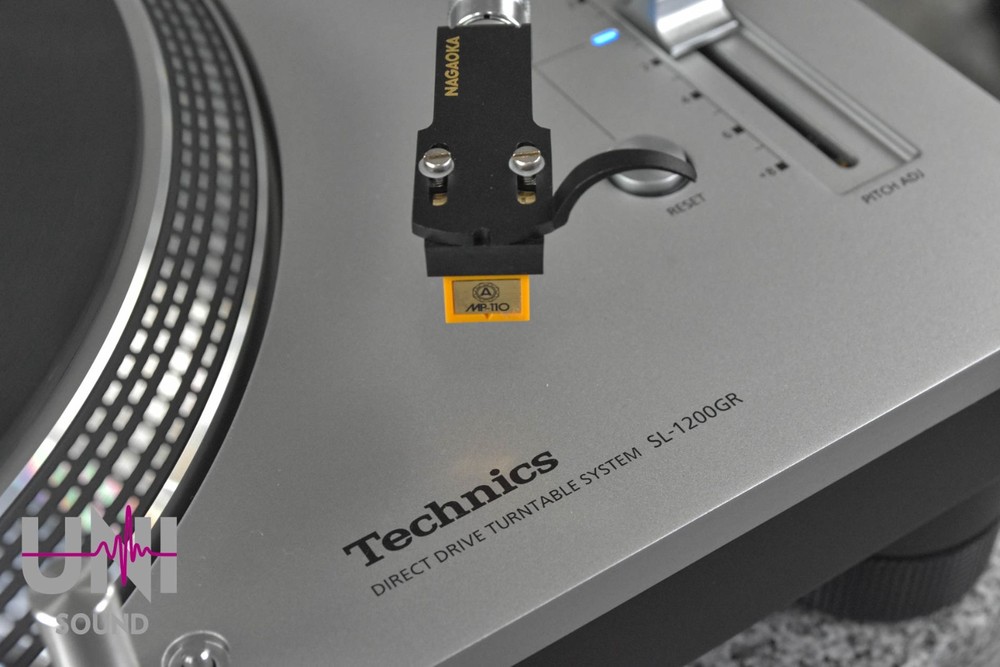 Technics SL-1200GR Direct Drive Turntable in Excellent Condition.