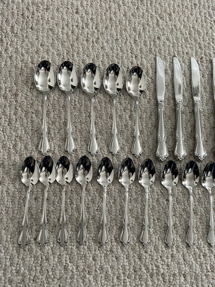 Oneidacraft Deluxe Chateau Stainless Flatware 26 pc Mixed Set