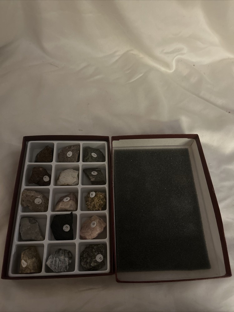 GSC International 2217 Rock Study Kit with 15 Numbered Specimens.