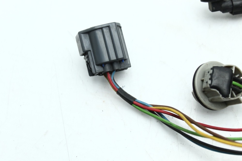 2006-2009 LAND RANGE ROVER REAR TAIL LIGHT BULB SOCKET WIRE HARNESS H2404