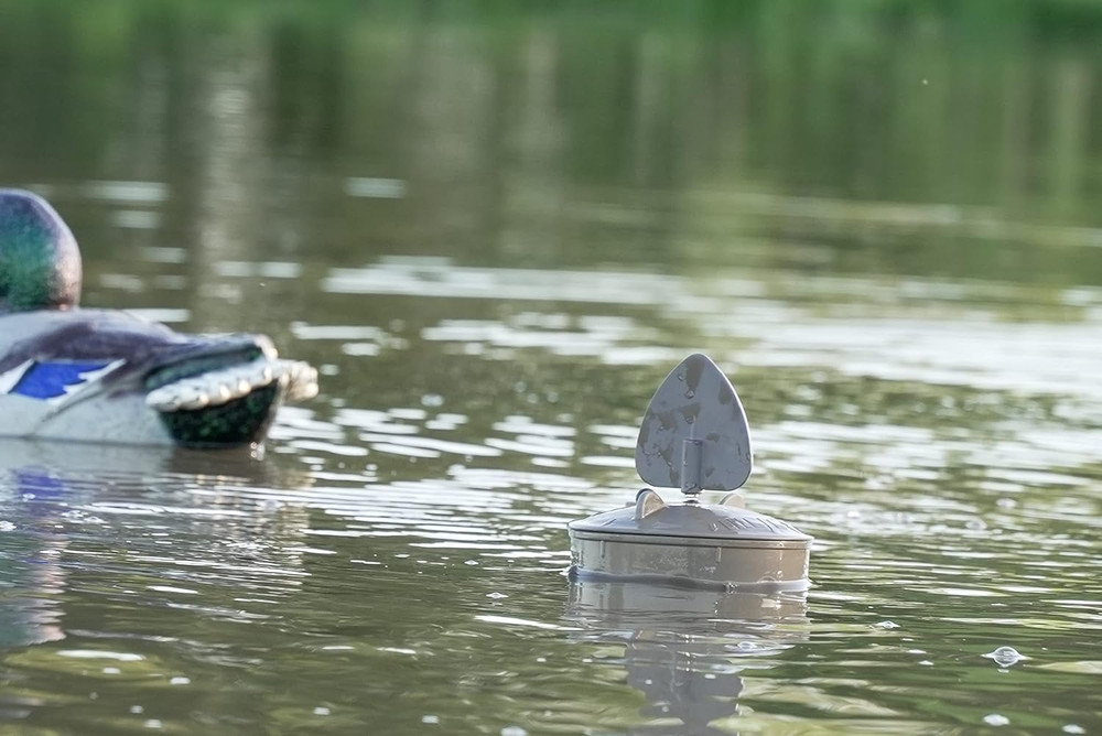 Waterfowl Decoys, Motion Systems & Spreader Accessories