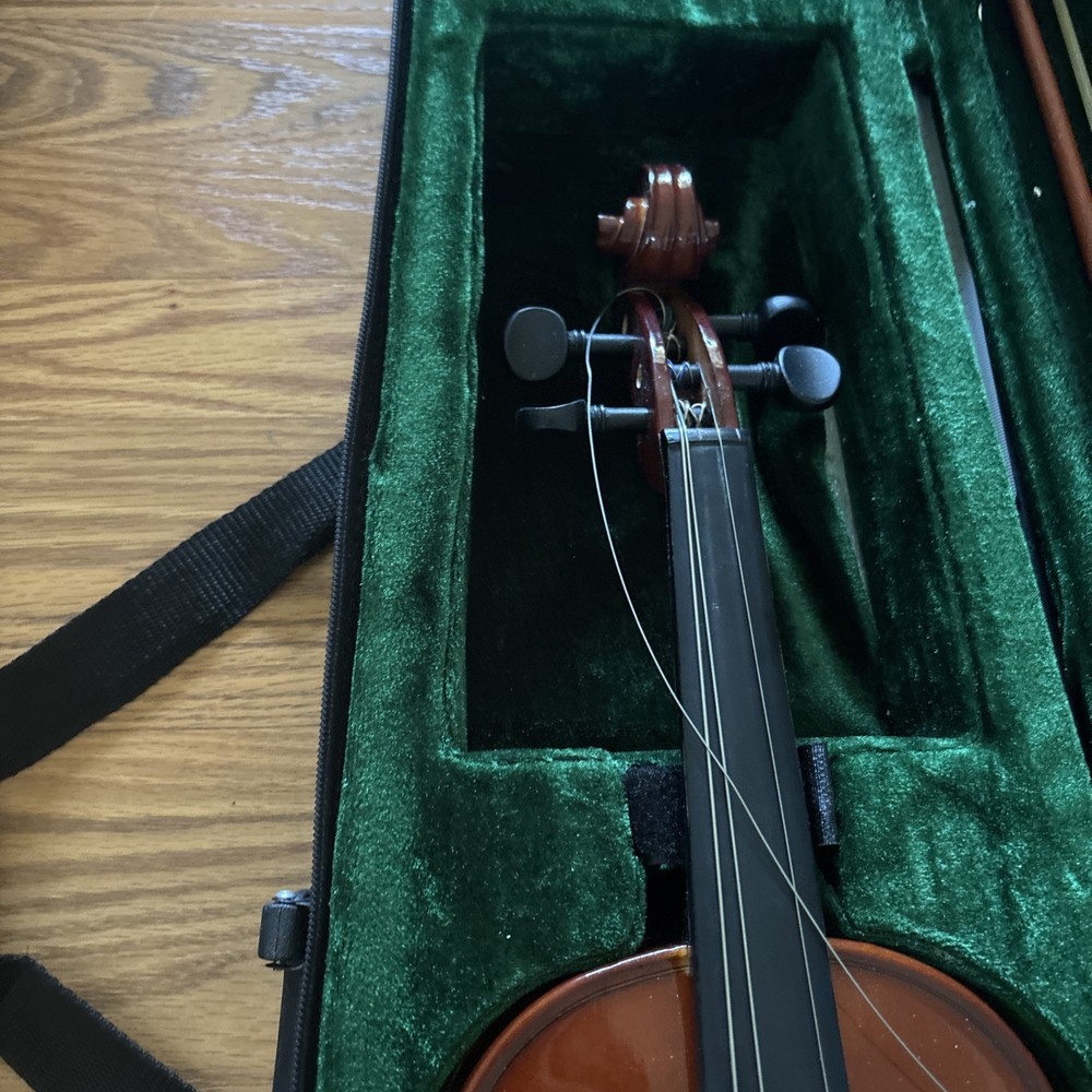 Infinity violin with case and stand - Needs to be stringed