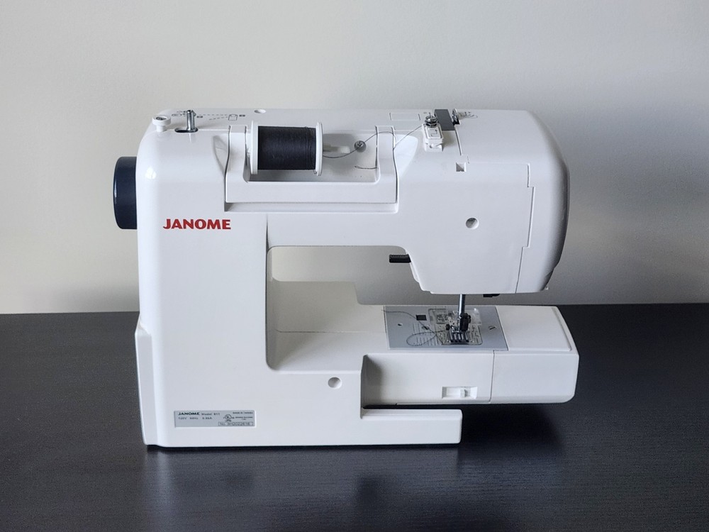 Janome JW 8100 Fully-Featured Computerized Sewing Machine w/ Carrying Case
