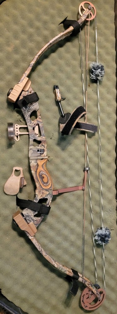 Fred Bear Code Compound Bow + Arrows and Case + QUICK shot Minty