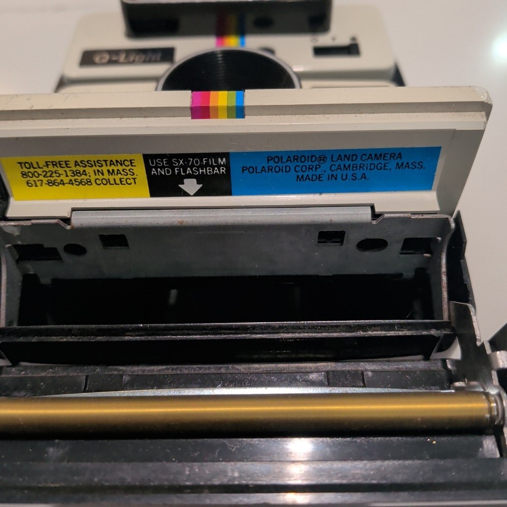 Polaroid One Step Camera With Q-Light Flash Untested
