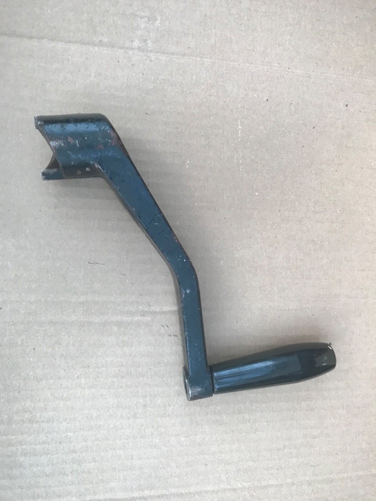 Engine starting hand crank handle