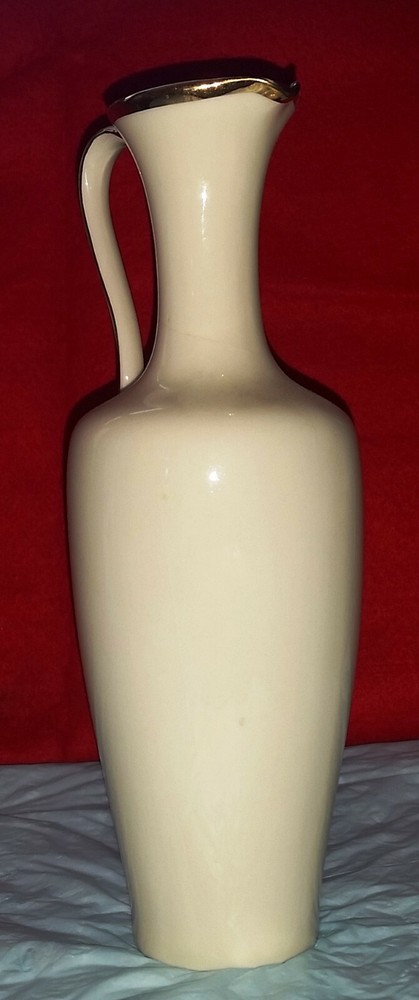 Fine Porcelain Bone China Vase.