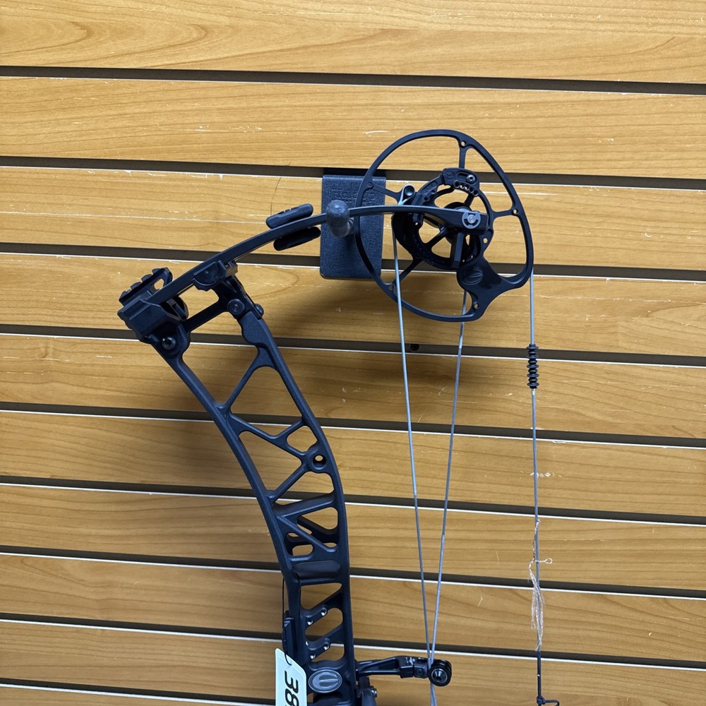 Item 3814 - Elite Archery Compound Bow - Exalt LD - RH - Black