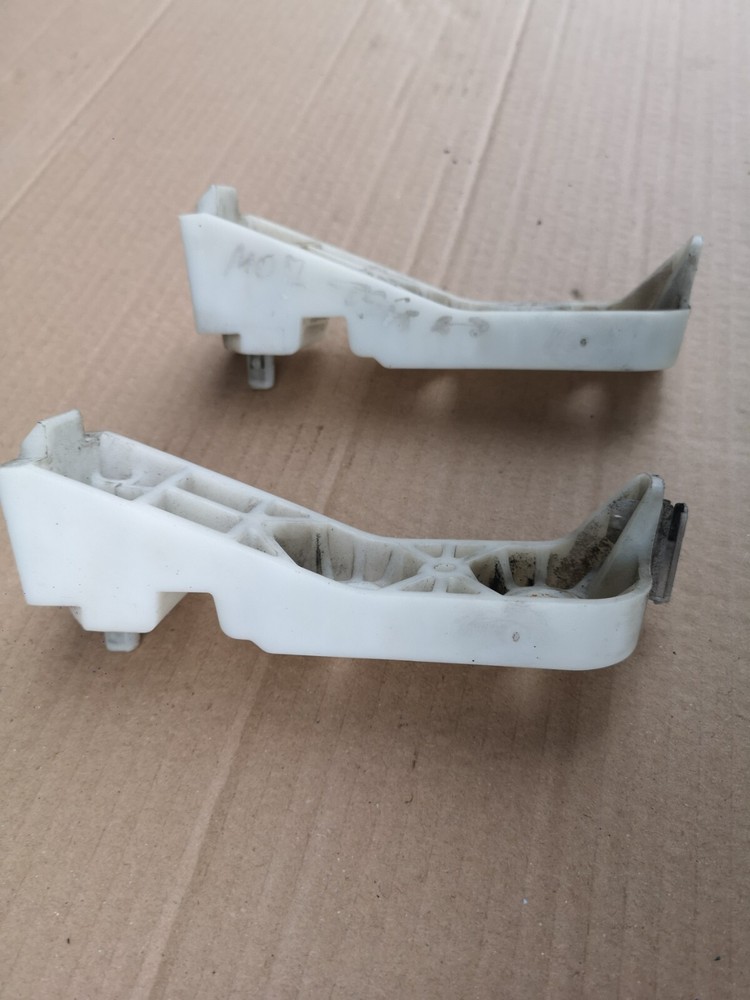 MITSUBISHI OUTLANDER 2010 FRONT LEFT OR RIGHT HEADLIGHT BRACKET MOUNT 6400A348