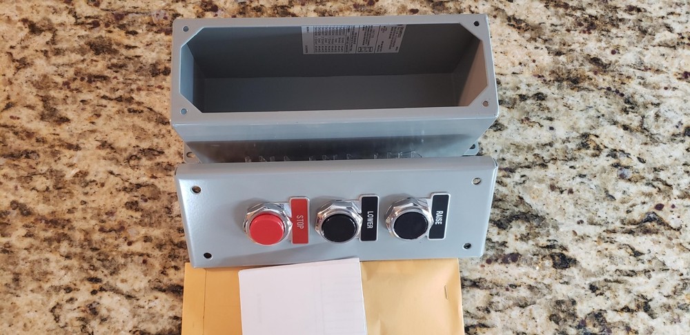 GENERAL ELECTRIC CR104PEG13N PUSHBUTTON ENCLOSURE