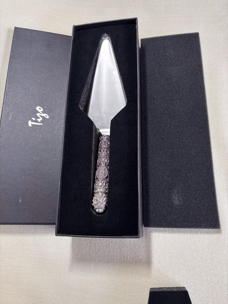 Tizo Jeweled Handle Pie Server