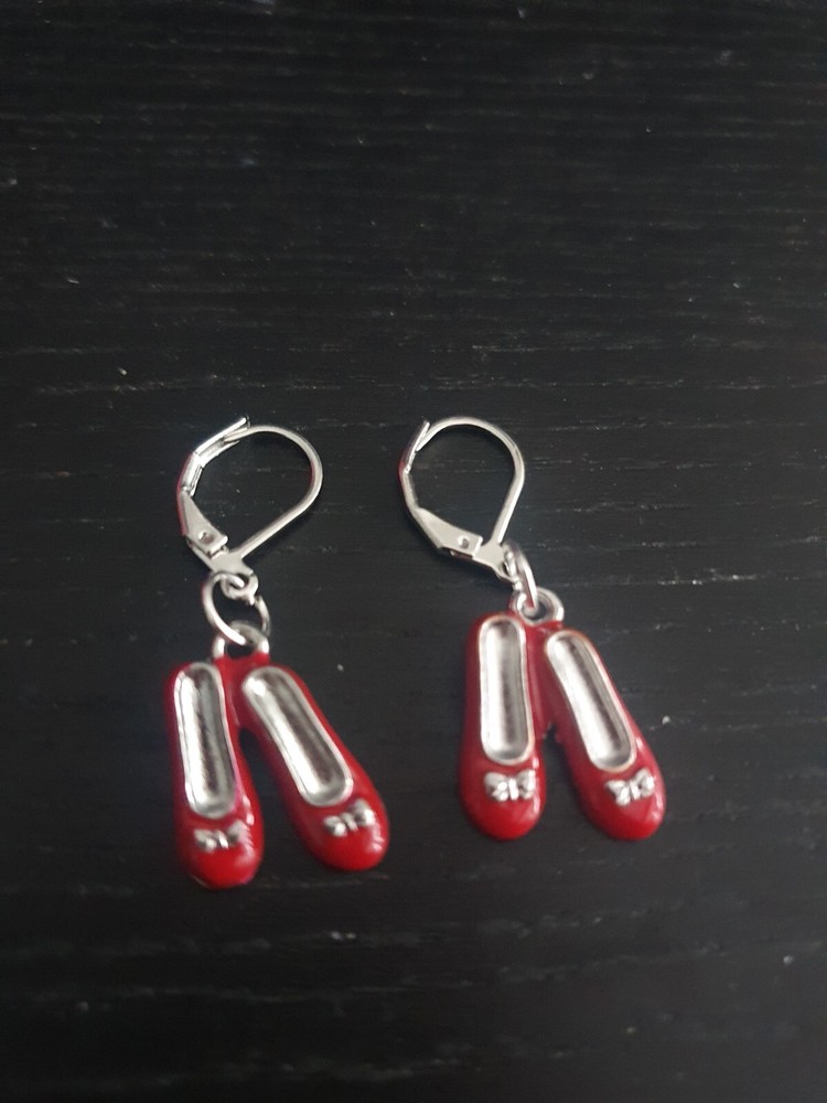 BEAUTIFUL Wizard of Oz RED ENAMEL Ruby Slippers & Dangle Earrings