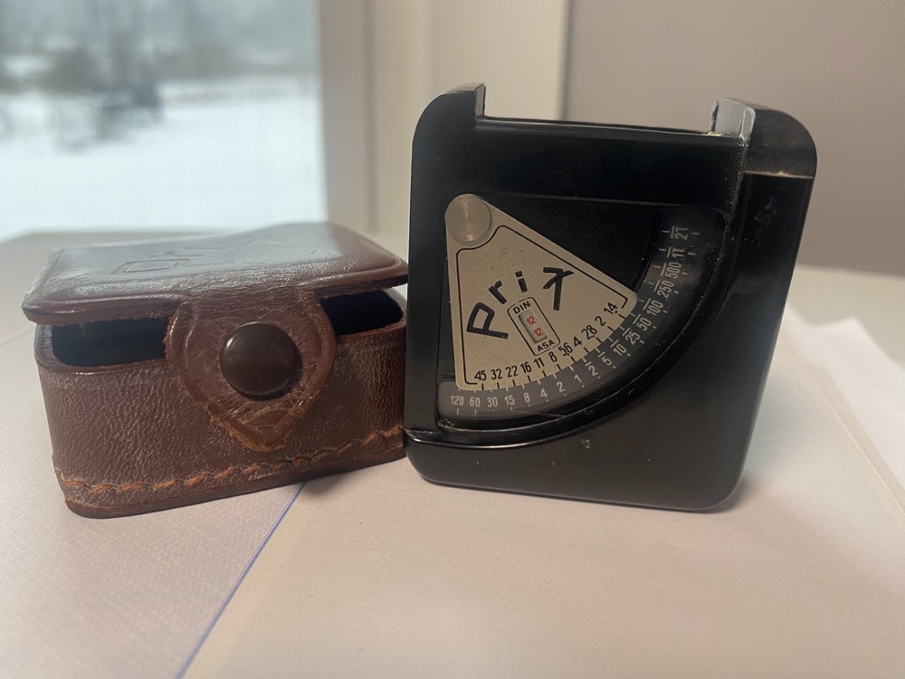 Vintage German "Prix" light meter with case